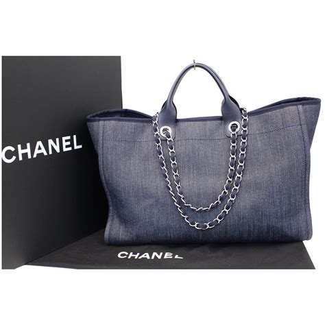 chanel boekje|Chanel denim shopping bags.